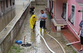 Tokat’ta sağanak hayatı felç etti, 27 iş yeri...