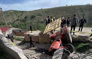 Traktör devrilmesi sonucu baba öldü, çocukları...
