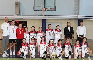 TREDAŞ Spor kız takımı namağlup şampiyon