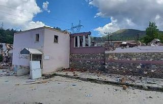 Tunceli’de ağır hasarlı kamu binalarının yıkımına...