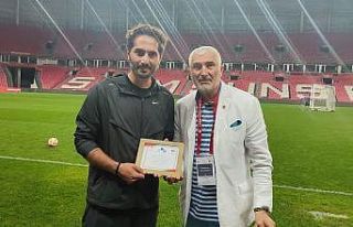 TÜRFAD’dan milli maça özel ’vefa’ plaketleri