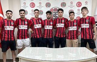 Turgutluspor 7 oyuncusu ile profesyonel sözleşme...