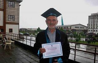 Turizmci belediye başkanının 65 yaşındaki mezuniyet...