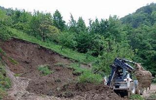 Türkeli’nin köy yollarında yaşanan heyelanların...