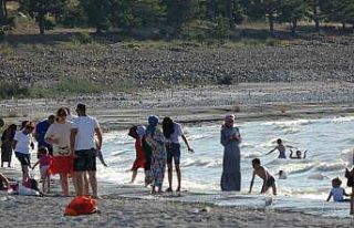 Türkiye’nin Maldivleri Salda Gölü’ne bayramda...