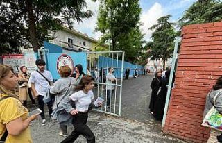 TYT sınavına son dakikada yetişen öğrencilerin...