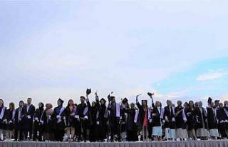 Uludağ üniversitesinde diploma sevinci