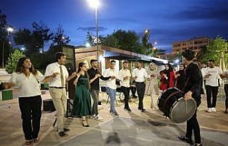 Üniversite adayları için moral gecesi