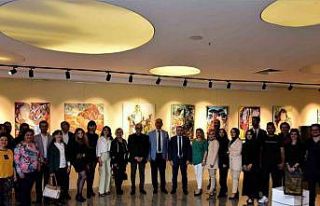 Üniversite öğrencilerinin mezuniyet sergisi sanatseverlerle...