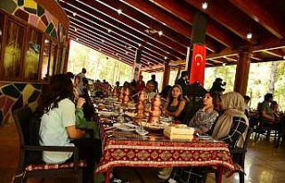 Üniversiteli depremzede öğrenciler Heyecan Parkı’nda...