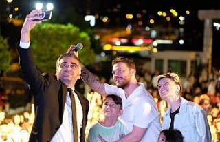 Ünlü şarkıcı Sinan Akçıl, öğrenciler için...