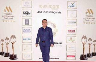 Ünlülerin organizatörü olarak biliniyor: 80 ödül...