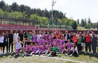 Uşak’ın şampiyon kızları 2. Lige yükseldi