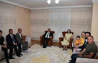 Vali Akbıyık bayramı vatandaşlarla geçirdi