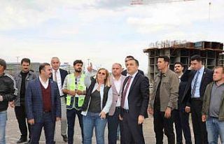 Vali Öksüz, otogarda incelemelerde bulundu