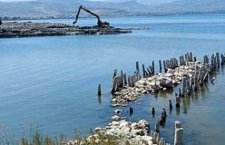 Van Gölü’nde balçık temizliği sonrası 100...