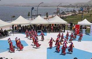 Van’da 13 yöreden folklor gösterisi ilgiyle izlendi