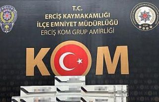 Van’da kaçak sigara, telefon ve akıllı saat ele...