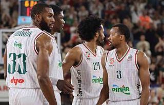 Vitto Brown, 1 yıl daha Pınar Karşıyaka’da