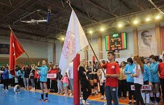 Voleybol grup müsabakaları başladı