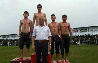 Yağlı güreşte Yunusemre fırtınası esti