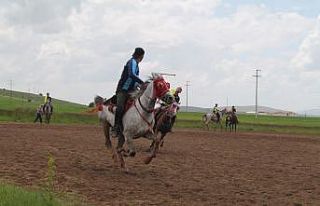 Yağmur yerini güneşe bırakınca ciritçiler sahaya...
