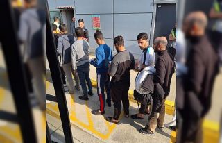 Yakalanan 20 düzensiz göçmen sınır dışı edildi
