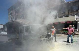 Yanan kamyonete ilk müdahale vatandaştan geldi