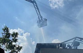 Yangın çatıyı kül etti