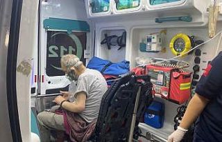 Yangında dumandan etkilenen yaşlı adam hastaneye...