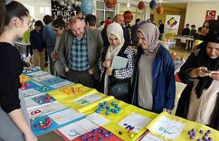 Yaptıkları bilimsel çalışmaları sergilediler