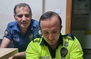 Yaralı yavru karacaya polis ekipleri sahip çıktı