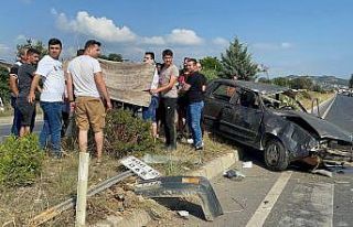 Yaralıları güneşten korumak için battaniye kullandılar