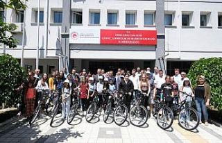 Yarışmada dereceye girenlere bisiklet hediyesi