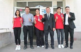 Yarışmadan dereceyle dönen belde okulunun azimli...