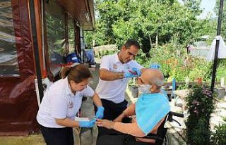 Yaşlıların bayram bakımı Büyükşehir’den