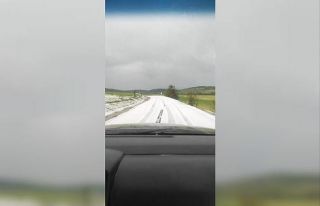 Yaz ayında dolu yağışı kıştan kalma görüntü...