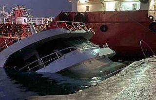 Yenikapı sahilde tur teknesi battı