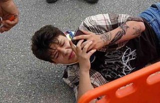 Yerde acı içinde kıvranırken annesine haber vermeyi...