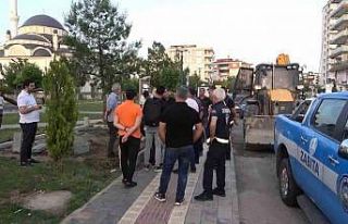 Yeşil alanda yapılacak taksi durağına vatandaşlardan...