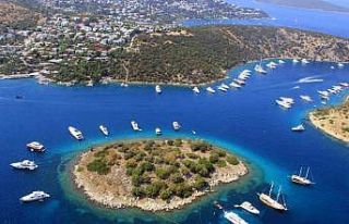 Yeşil ile mavinin buluştuğu Turkuaz koylar misafirlerini...