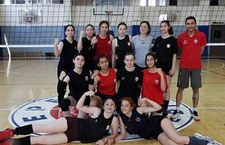 Yıldız kızların son şampiyonluk adımı