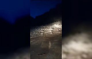 Yol kapandı, araçlar yolda kaldı