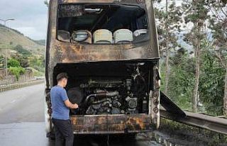 Yolcu otobüsü alev topuna döndü