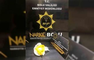 Yolcunun çantasından 45.25 gram uyuşturucu çıktı