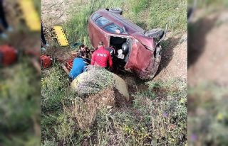 Yoldan çıkan otomobil şarampole devrildi: 1 ölü,...