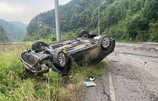 Yoldan çıkan otomobil taklalar attı: 1 yaralı