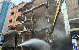 Yüksekova’da depreme dayanıksız yapılar bir...