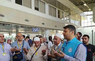 Yüksekovalı hacı adayları yola çıktı