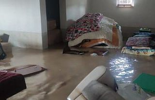 Yunak’ta şiddetli yağmur su baskınlarına sebep...